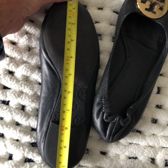 Tory Burch Reva ballet flats. Gold medallion. Black leather. Size 8 1/2.EUC - Picture 5 of 6